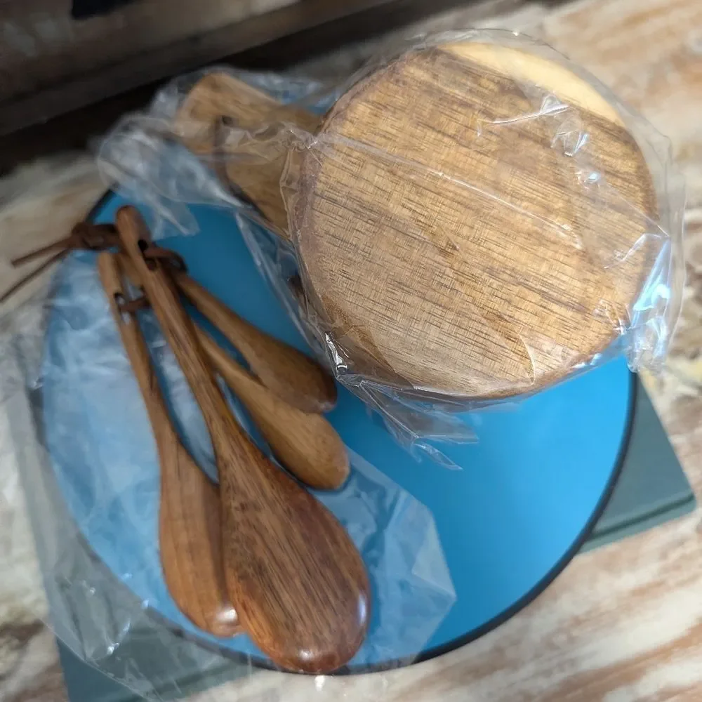 NIP Acacia Wood Measuring Cups and Measuring Spoon Set